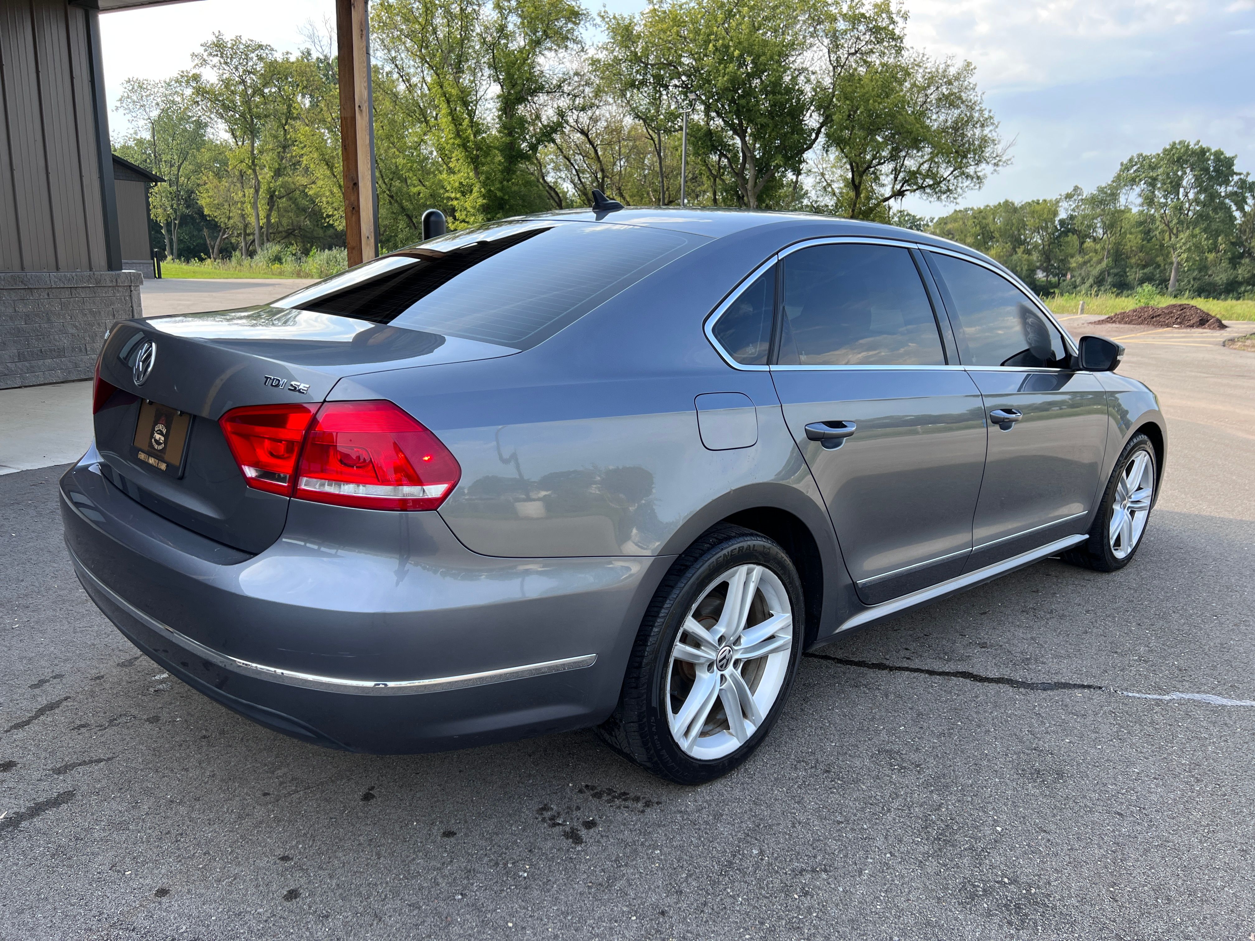 Used 2015 Volkswagen Passat TDI SE FWD image 7