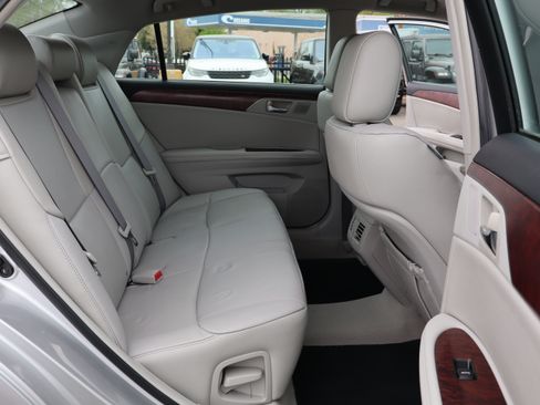 Used 2011 Toyota Avalon Limited image 13