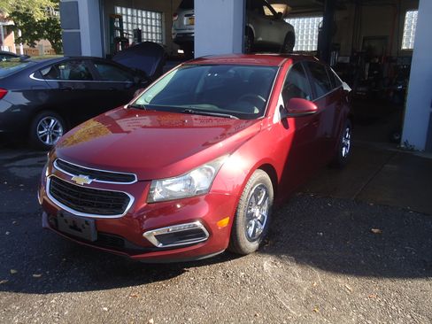 Used 2015 Chevrolet Cruze LT image 2