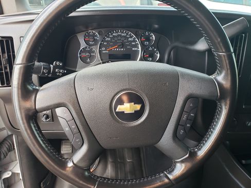 Used 2020 Chevrolet Express 2500 image 19