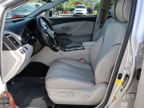 Used 2011 Toyota Venza AWD image 13