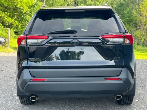 Used 2022 Toyota RAV4 AWD XLE w/ Convenience Package image 5