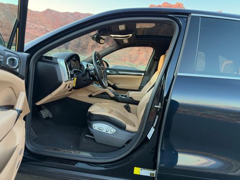 Used 2017 Porsche Cayenne S AWD/4WD image 12