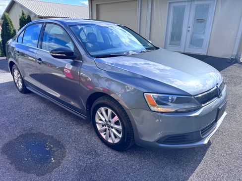Used 2013 Volkswagen Jetta FWD image 4
