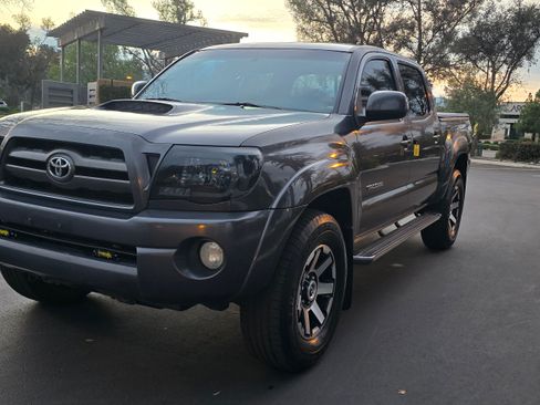 Used 2010 Toyota Tacoma TRD Off-Road image 18