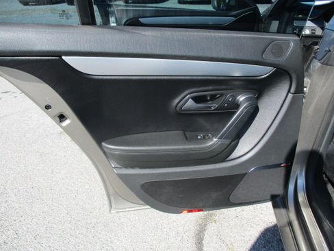 Used 2009 Volkswagen CC Luxury FWD image 24