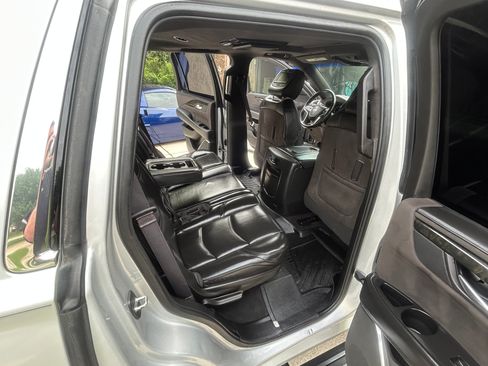 Used 2017 Cadillac Escalade 2WD Platinum image 35