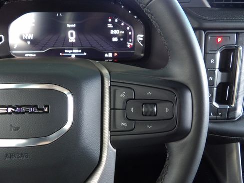 Used 2023 GMC Yukon 4WD Denali image 30