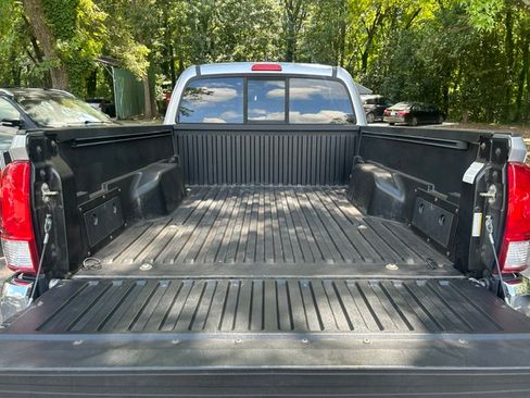Used 2017 Toyota Tacoma 2WD Access Cab image 22