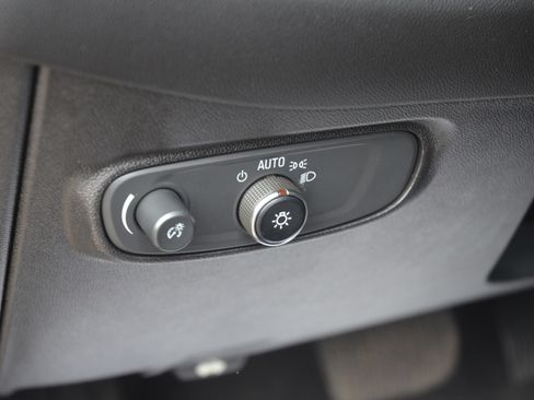 Used 2018 Chevrolet Equinox LT AWD/4WD image 23