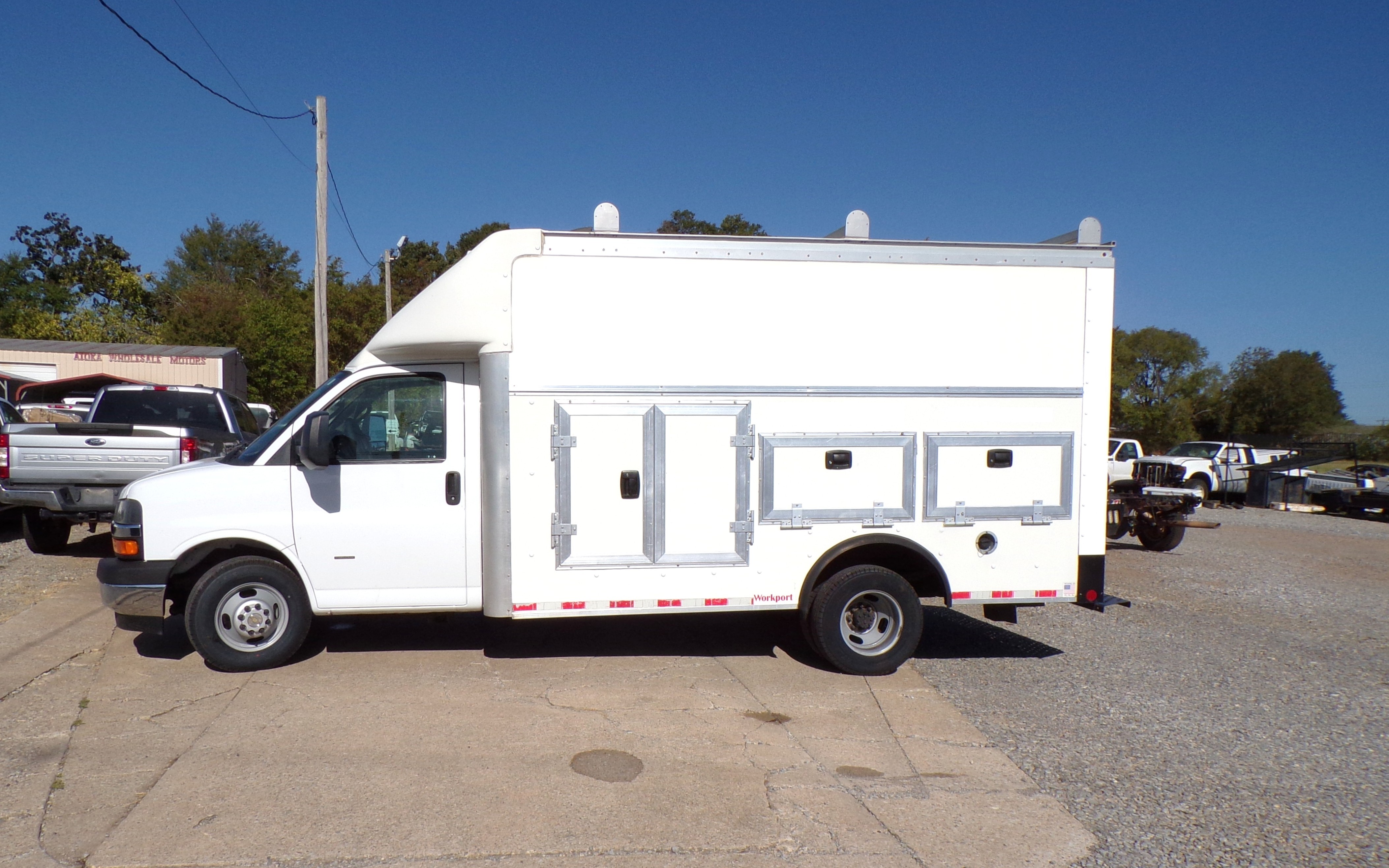 Used 2020 Chevrolet Express 3500 RWD image 1