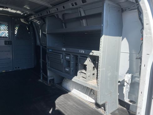 Used 2017 Chevrolet Express 2500 image 9