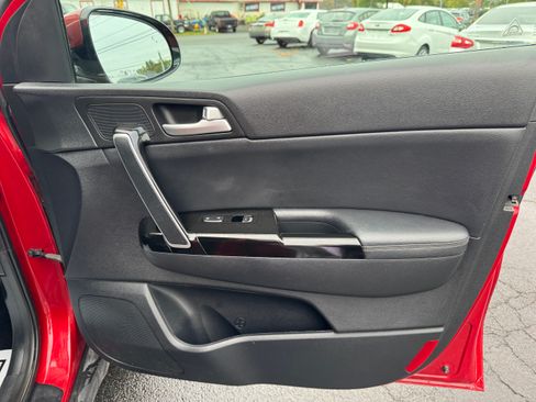 Used 2018 Kia Sportage EX image 14