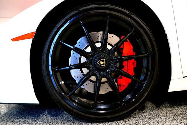 Used 2017 Lamborghini Huracan LP 580-2 RWD image 39