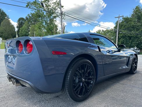 Used 2011 Chevrolet Corvette Coupe w/ 2LT RWD image 4