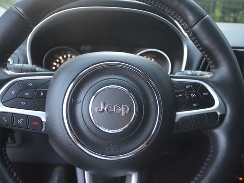 Used 2018 Jeep Compass 4WD Limited image 12