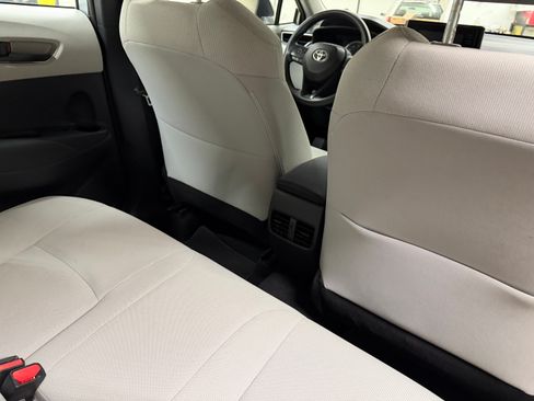 Used 2022 Toyota Corolla Cross L image 20