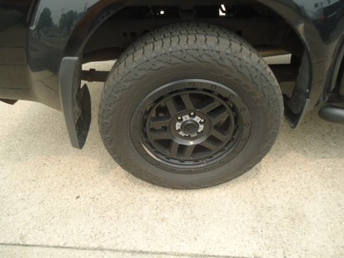 Used 2015 Nissan Frontier 4x4 Crew Cab SV image 6