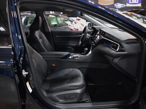 Used 2018 Toyota Camry XLE image 20