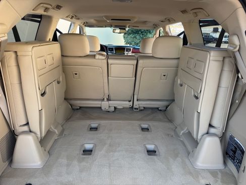 Used 2010 Lexus LX 570 image 28