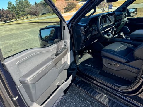 Used 2025 Ford F150 Lariat image 13