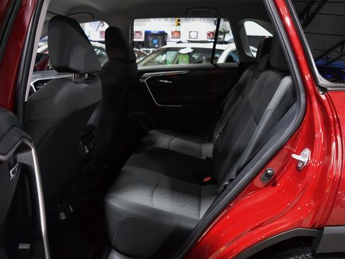 Used 2021 Toyota RAV4 XLE image 18