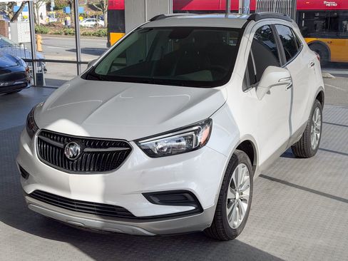 Used 2018 Buick Encore Preferred image 3