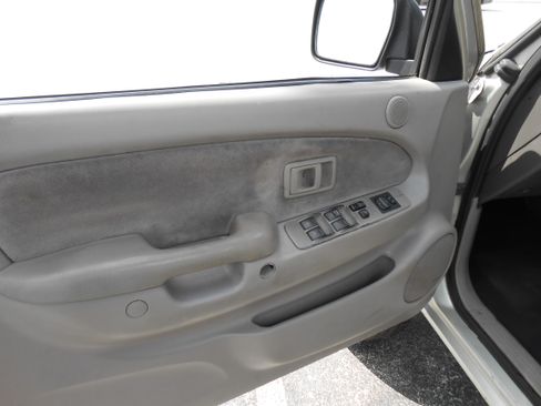 Used 2002 Toyota Tacoma PreRunner image 13