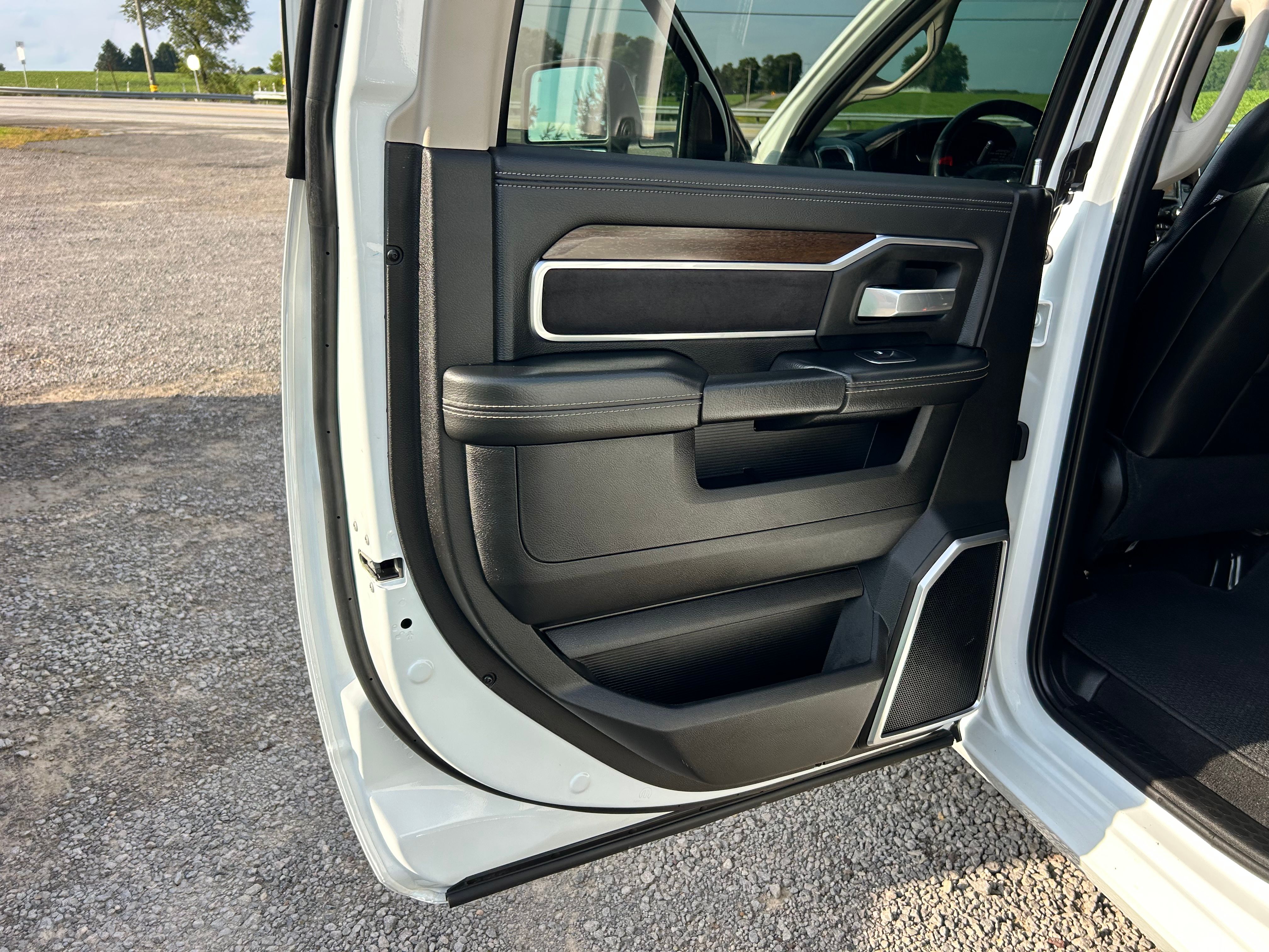 Used 2024 RAM 2500 4x4 Crew Cab Laramie image 40