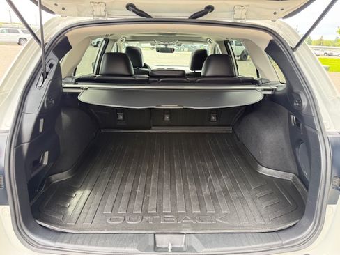 Used 2018 Subaru Outback 3.6R Limited AWD/4WD image 19