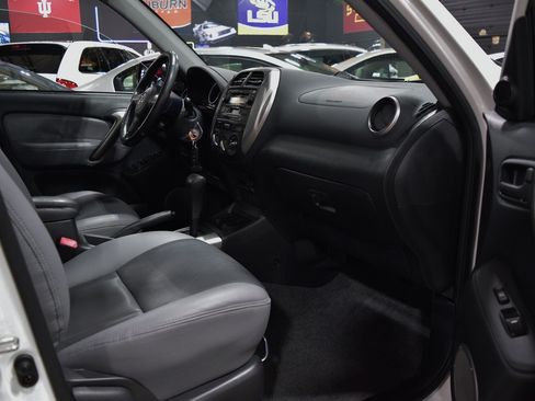 Used 2004 Toyota RAV4 image 20