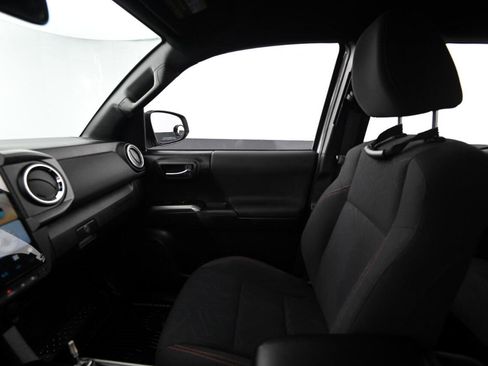 Used 2019 Toyota Tacoma TRD Off-Road image 37
