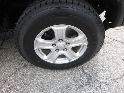 Used 2019 Jeep Wrangler 4WD Unlimited Sport image 5