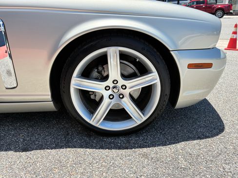 Used 2009 Jaguar XJ Vanden Plas RWD image 20