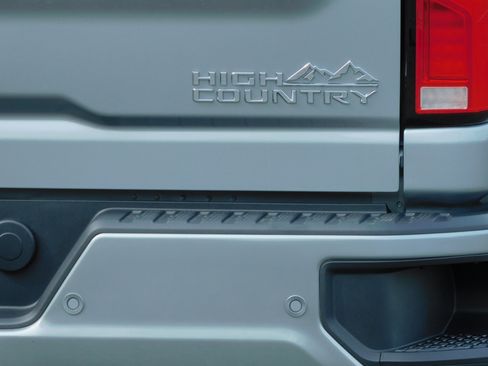 Used 2025 Chevrolet Silverado 2500 High Country image 19