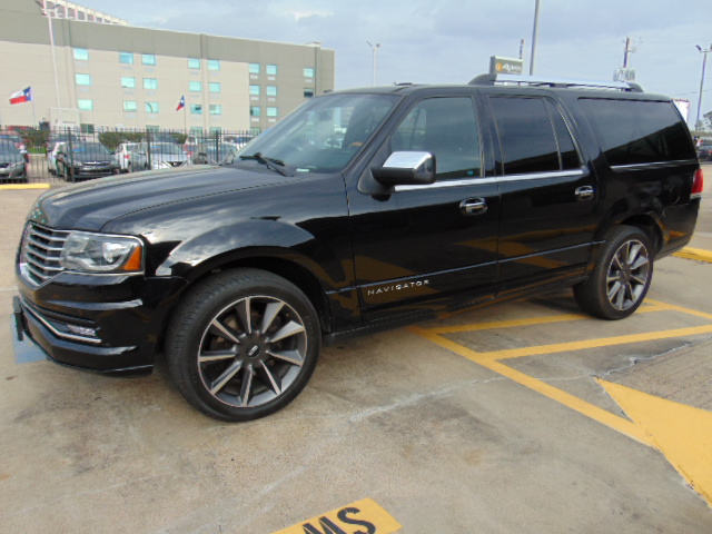 Used 2017 Lincoln Navigator L 4WD Reserve image 4