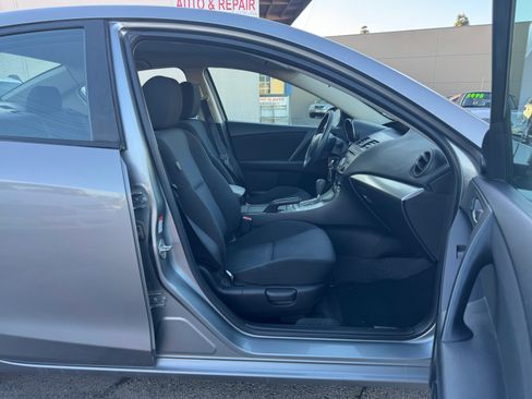 Used 2010 MAZDA MAZDA3 i Touring image 16