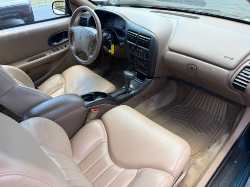 Used 1995 Oldsmobile Cutlass Supreme Convertible FWD image 23