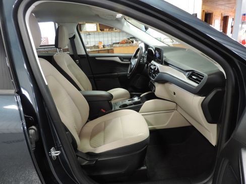 Used 2022 Ford Escape SE image 19