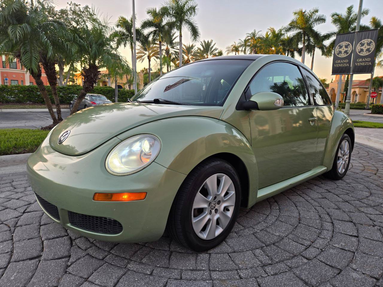 Used 2009 Volkswagen Beetle 2.5 Coupe FWD image 4