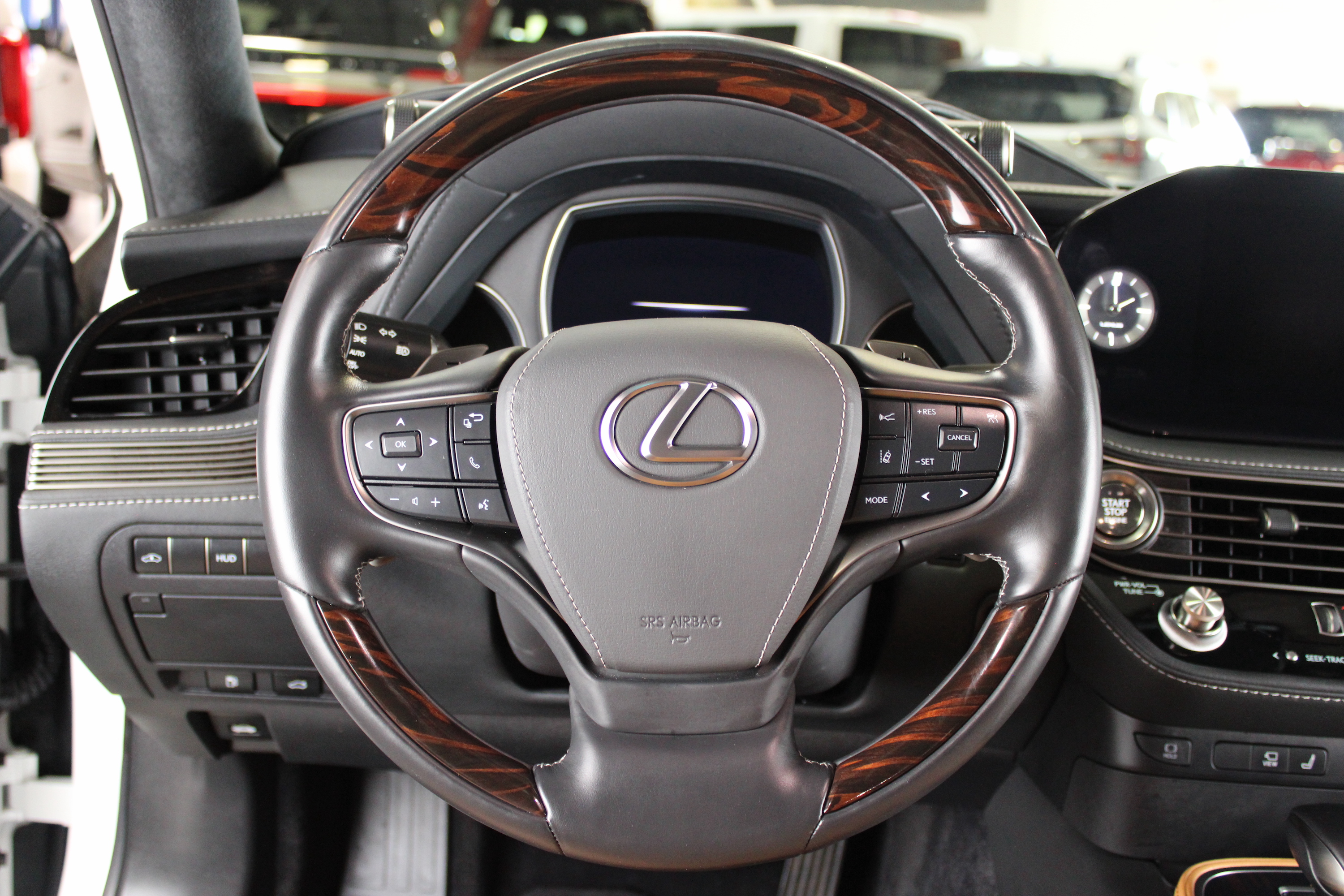 Used 2023 Lexus LS 500 w/ Luxury Package RWD image 6