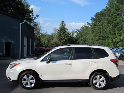 Used 2015 Subaru Forester 2.5i AWD/4WD image 4