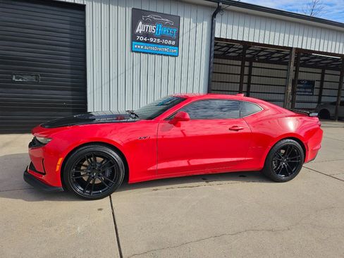 Used 2021 Chevrolet Camaro LT1 image 8