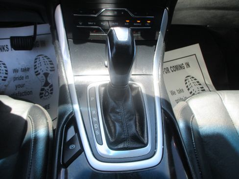 Used 2016 Ford Edge AWD Titanium image 10