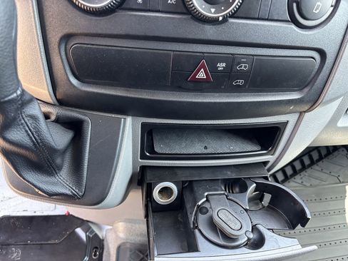 Used 2013 Freightliner Sprinter 2500 image 20