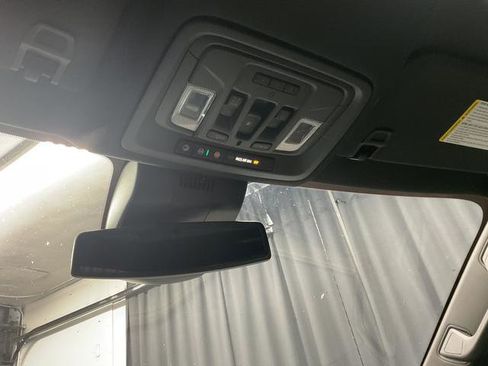 Used 2025 Chevrolet Silverado 1500 ZR2 image 27