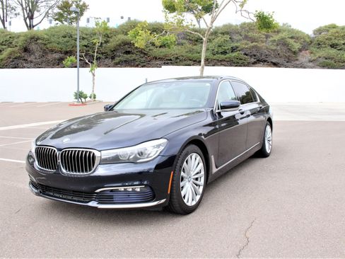Used 2017 BMW 740i w/ Executive Package RWD image 4