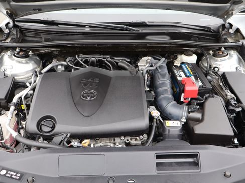 Used 2020 Toyota Camry XLE image 40