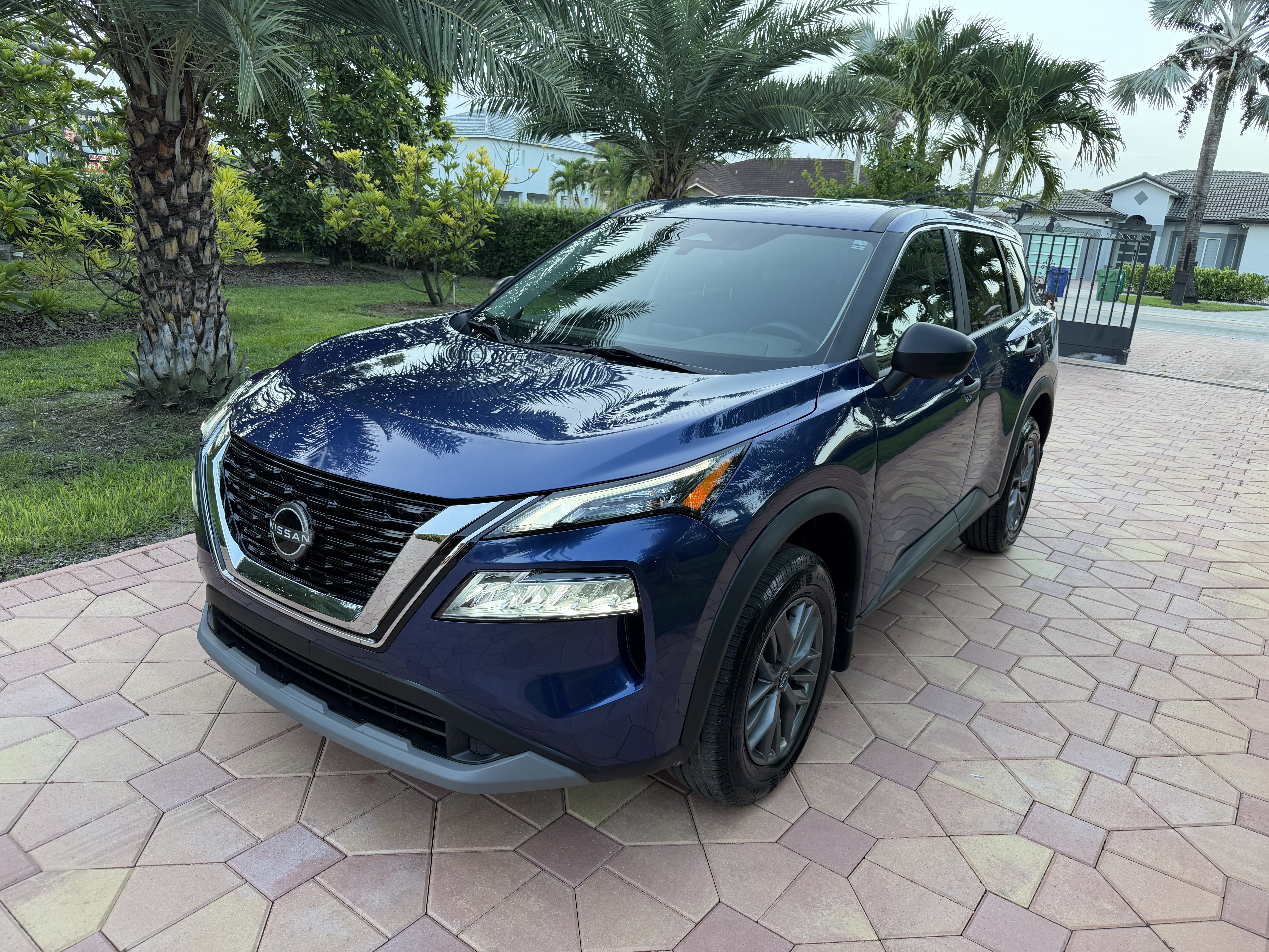 Used 2023 Nissan Rogue AWD S image 1
