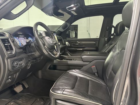 Used 2019 RAM 1500 4x4 Crew Cab Limited image 6